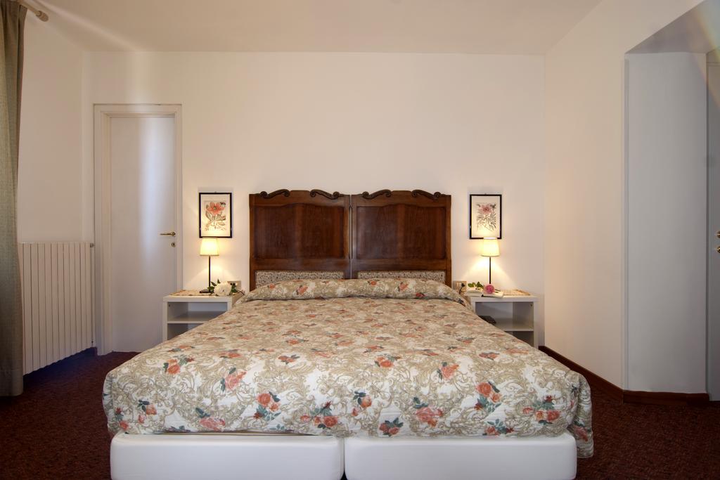 Hotel Mariano Гарньяно Номер фото